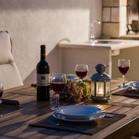 Holiday Home Zlatni San - Private Heated Pool Bol Phòng bức ảnh