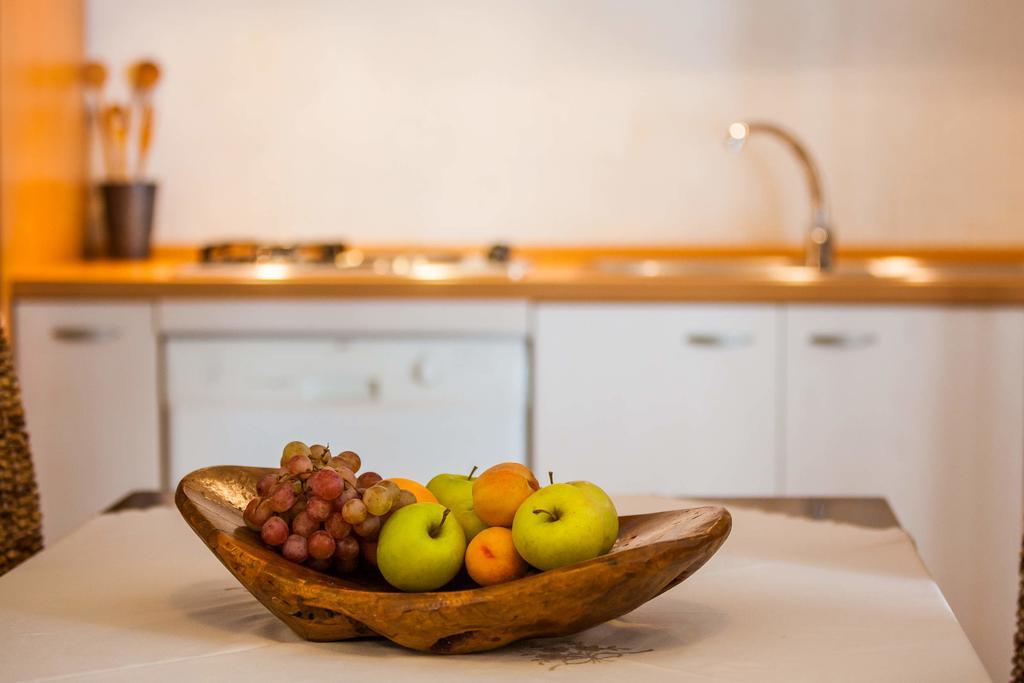 Holiday Home Zlatni San - Private Heated Pool Bol Phòng bức ảnh