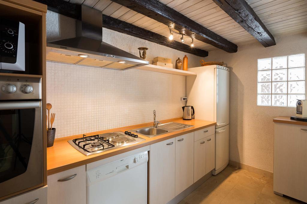 Holiday Home Zlatni San - Private Heated Pool Bol Phòng bức ảnh