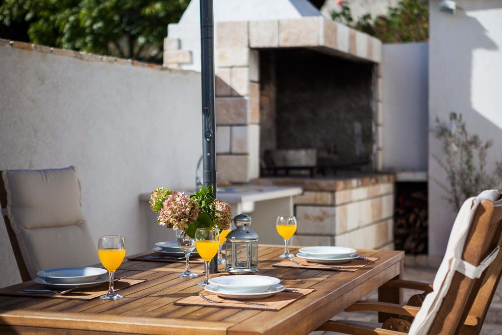 Holiday Home Zlatni San - Private Heated Pool Bol Phòng bức ảnh