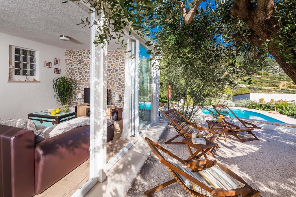 Holiday Home Zlatni San - Private Heated Pool Bol Phòng bức ảnh