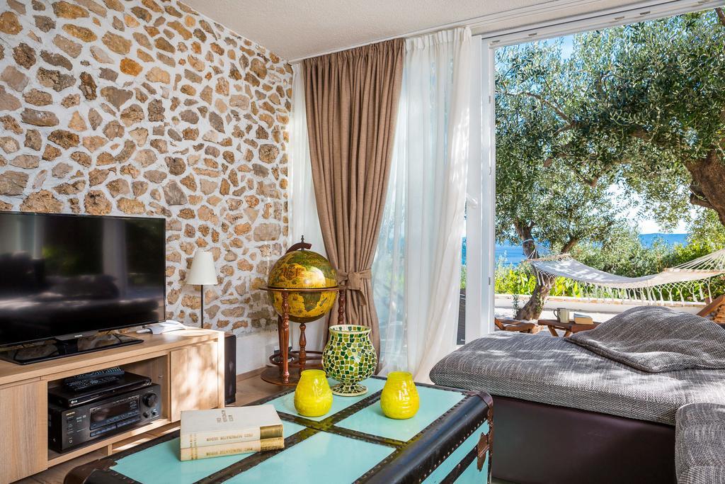 Holiday Home Zlatni San - Private Heated Pool Bol Phòng bức ảnh
