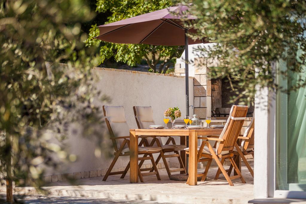 Holiday Home Zlatni San - Private Heated Pool Bol Phòng bức ảnh