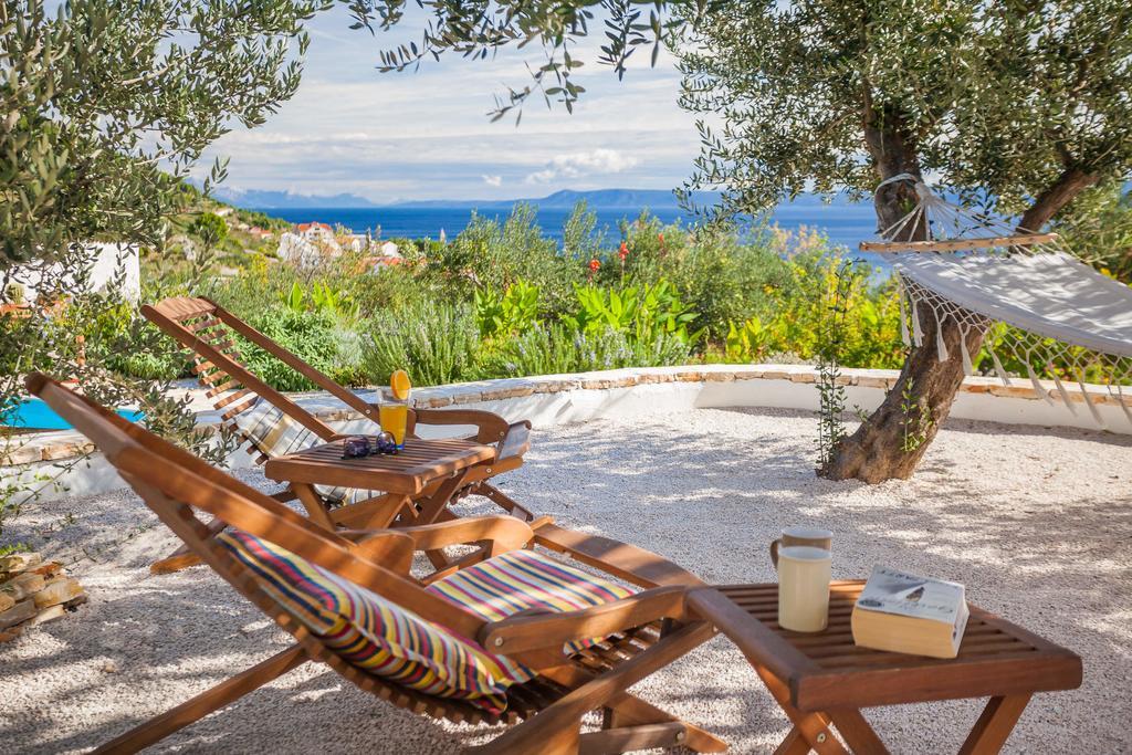 Holiday Home Zlatni San - Private Heated Pool Bol Phòng bức ảnh