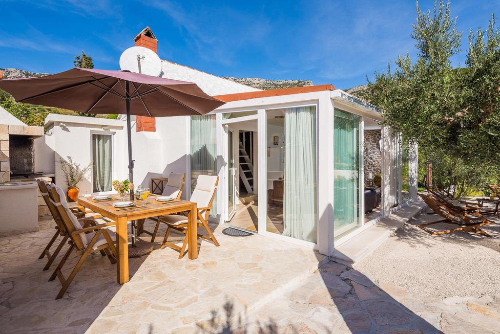 Holiday Home Zlatni San - Private Heated Pool Bol Phòng bức ảnh