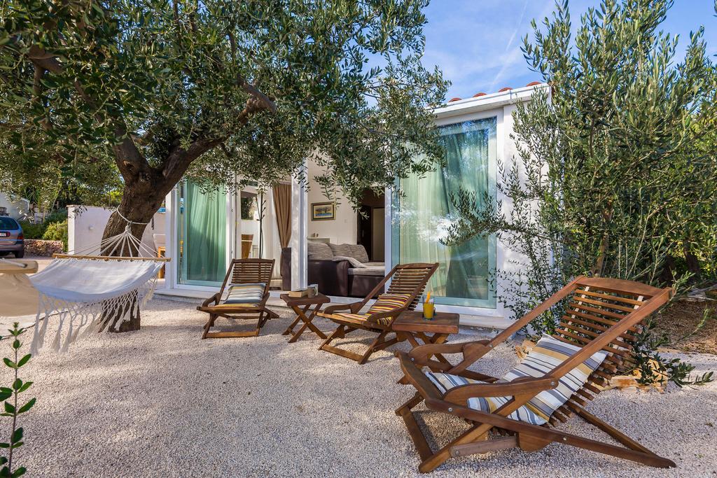 Holiday Home Zlatni San - Private Heated Pool Bol Phòng bức ảnh