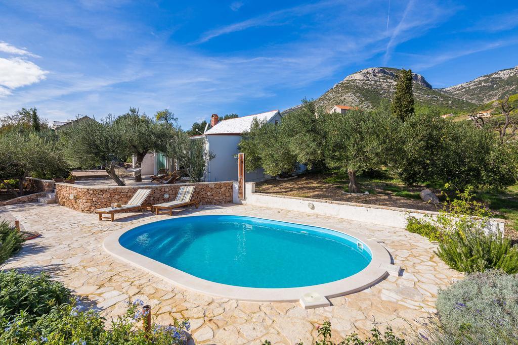 Holiday Home Zlatni San - Private Heated Pool Bol Phòng bức ảnh