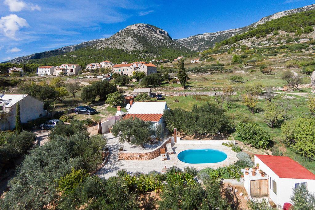 Holiday Home Zlatni San - Private Heated Pool Bol Phòng bức ảnh