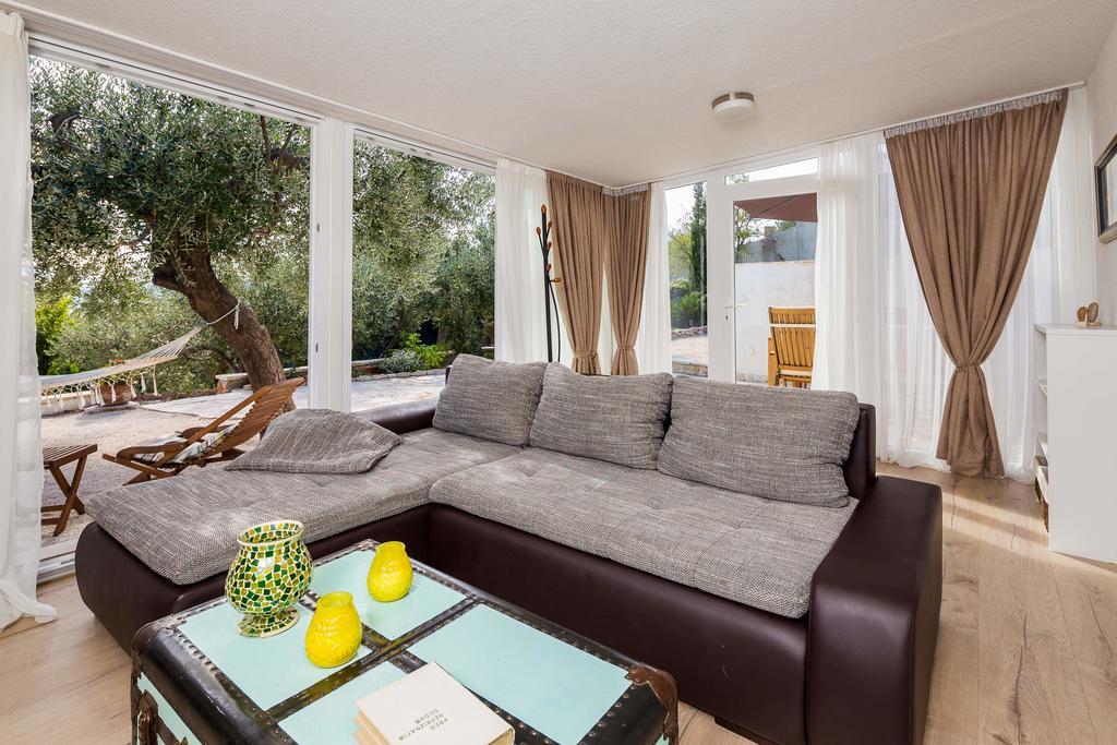 Holiday Home Zlatni San - Private Heated Pool Bol Phòng bức ảnh