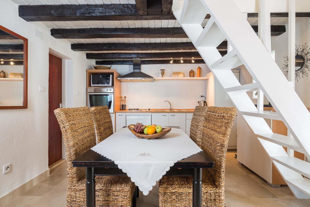 Holiday Home Zlatni San - Private Heated Pool Bol Phòng bức ảnh